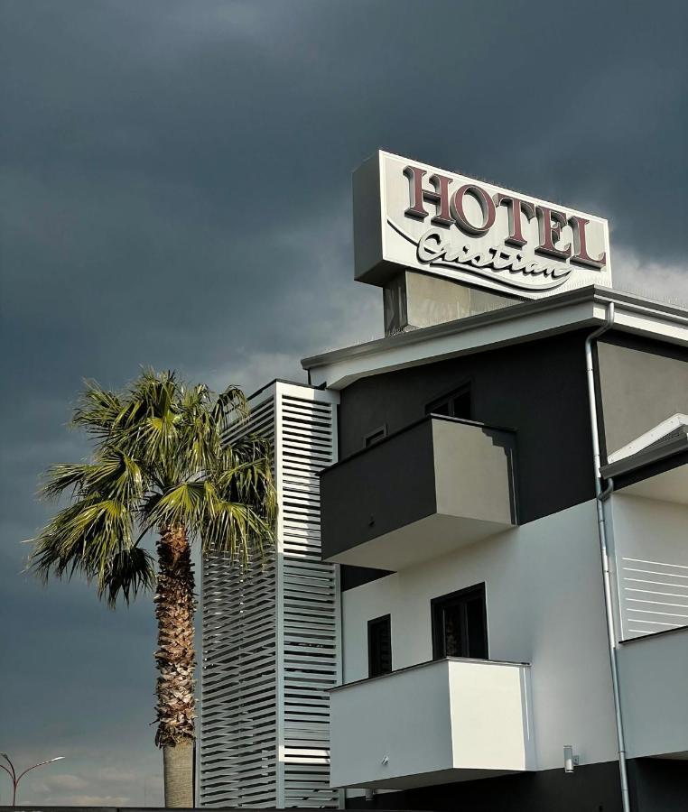 Hotel Cristian ジュリアーノ・イン・カンパーニア エクステリア 写真