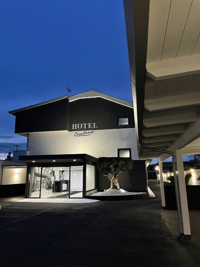 Hotel Cristian ジュリアーノ・イン・カンパーニア エクステリア 写真