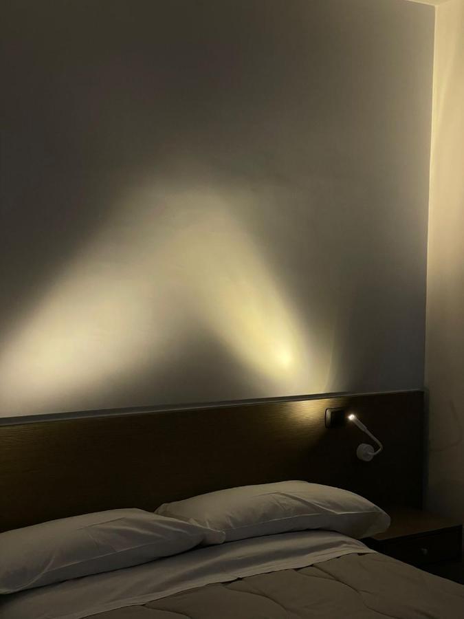 Hotel Cristian ジュリアーノ・イン・カンパーニア エクステリア 写真